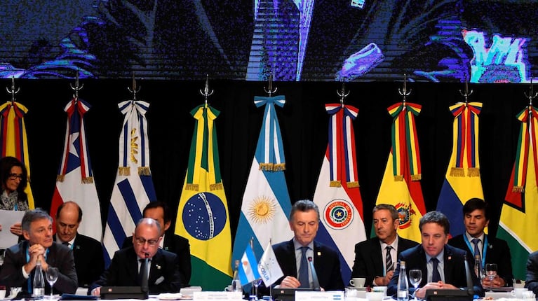 En Mendoza, Macri lidera la cumbre junto a los mandatarios vecinos.