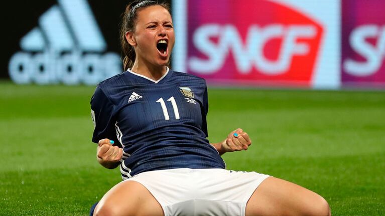 En menos de un mes, Bonsegundo pasó del gol más importante de su carrera a bajarse de la Selección. / Foto: FIFA