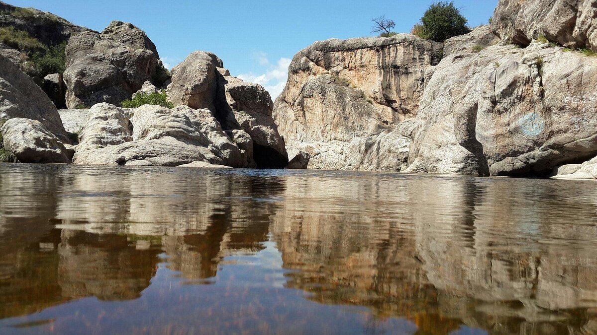 En Nido del Águila, los piletones naturales tienen siete metros de profundidad.