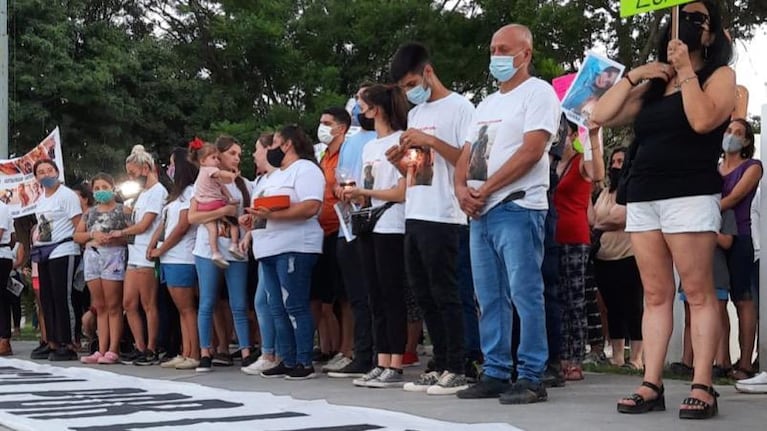 En silencio y con antorchas, Pilar marchó para reclamar justicia por Luana