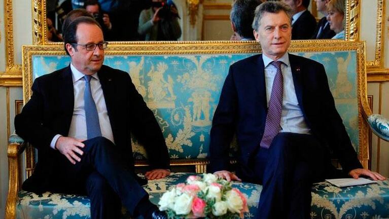 En su gira por Europa, Macri se reunió con Hollande en París