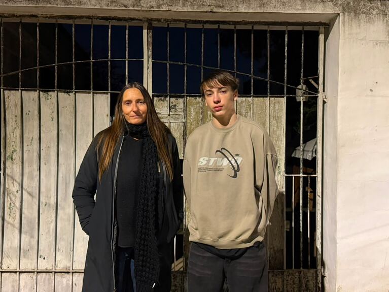 En Telenoche, el alumno dm,anificado, Simón, explicó su situación junto a su mamá.