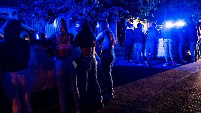En todo el país proliferan las fiestas ilegales en la madrugada.