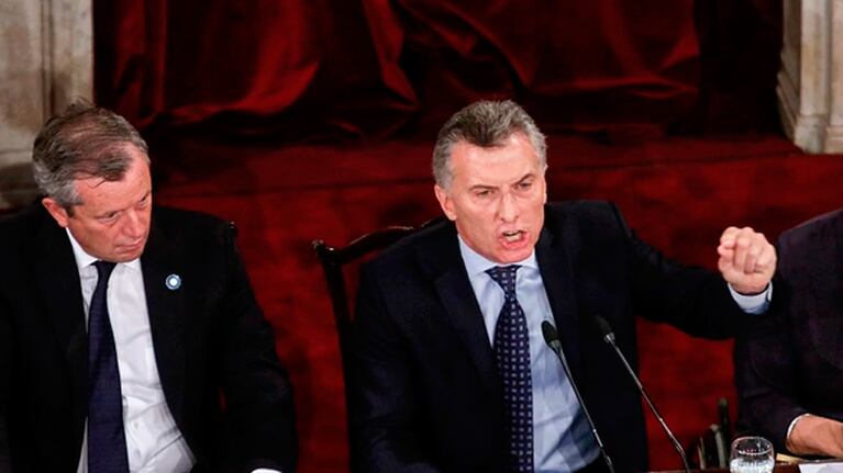 En un discurso confrontativo, el Presidente anunció el aumento de la AUH.