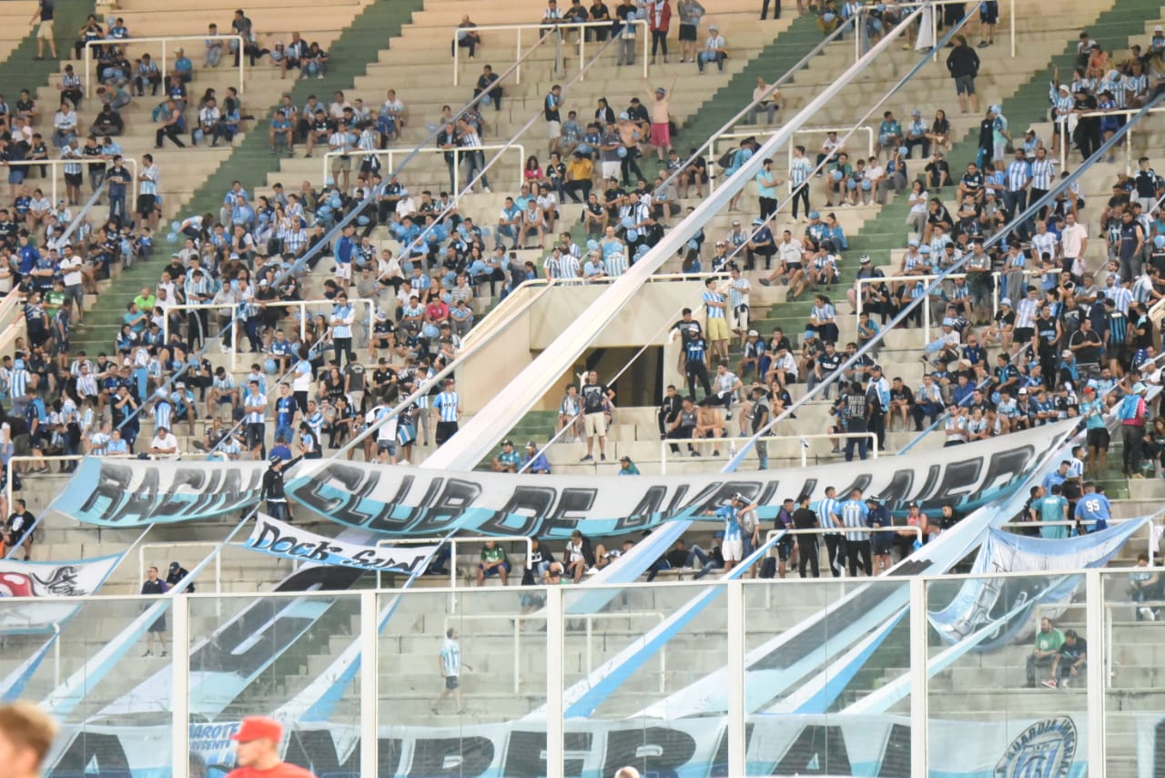 En un partido frenético, la T mereció más ante el último campeón. Foto: Lucio Casalla / ElDoce.tv