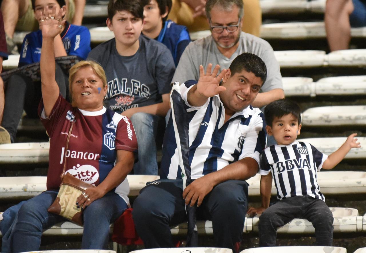 En un partido frenético, la T mereció más ante el último campeón. Foto: Lucio Casalla / ElDoce.tv