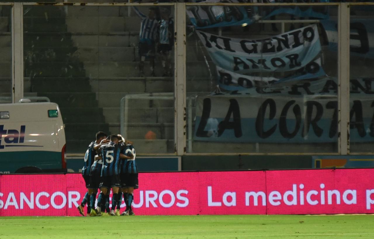 En un partido frenético, la T mereció más ante el último campeón. Foto: Lucio Casalla / ElDoce.tv