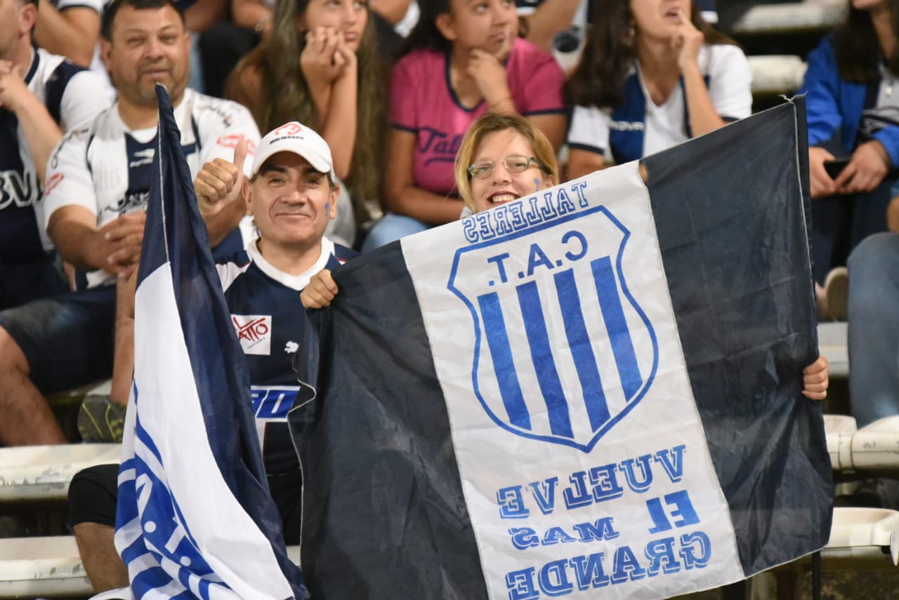 En un partido frenético, la T mereció más ante el último campeón. Foto: Lucio Casalla / ElDoce.tv