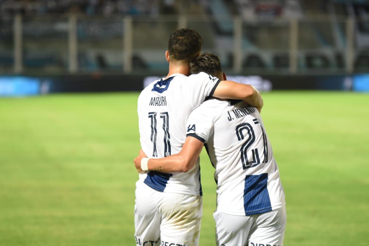 En un partido frenético, la T mereció más ante el último campeón. Foto: Lucio Casalla / ElDoce.tv