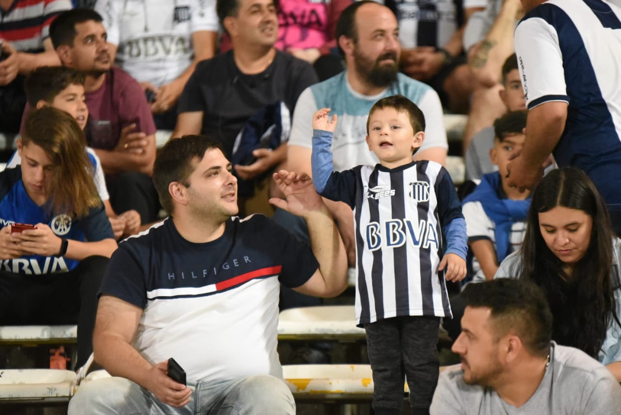 En un partido frenético, la T mereció más ante el último campeón. Foto: Lucio Casalla / ElDoce.tv