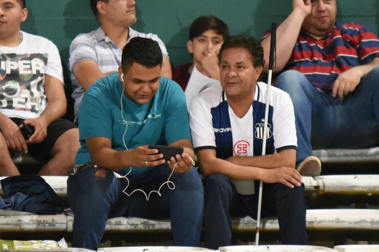 En un partido frenético, la T mereció más ante el último campeón. Foto: Lucio Casalla / ElDoce.tv