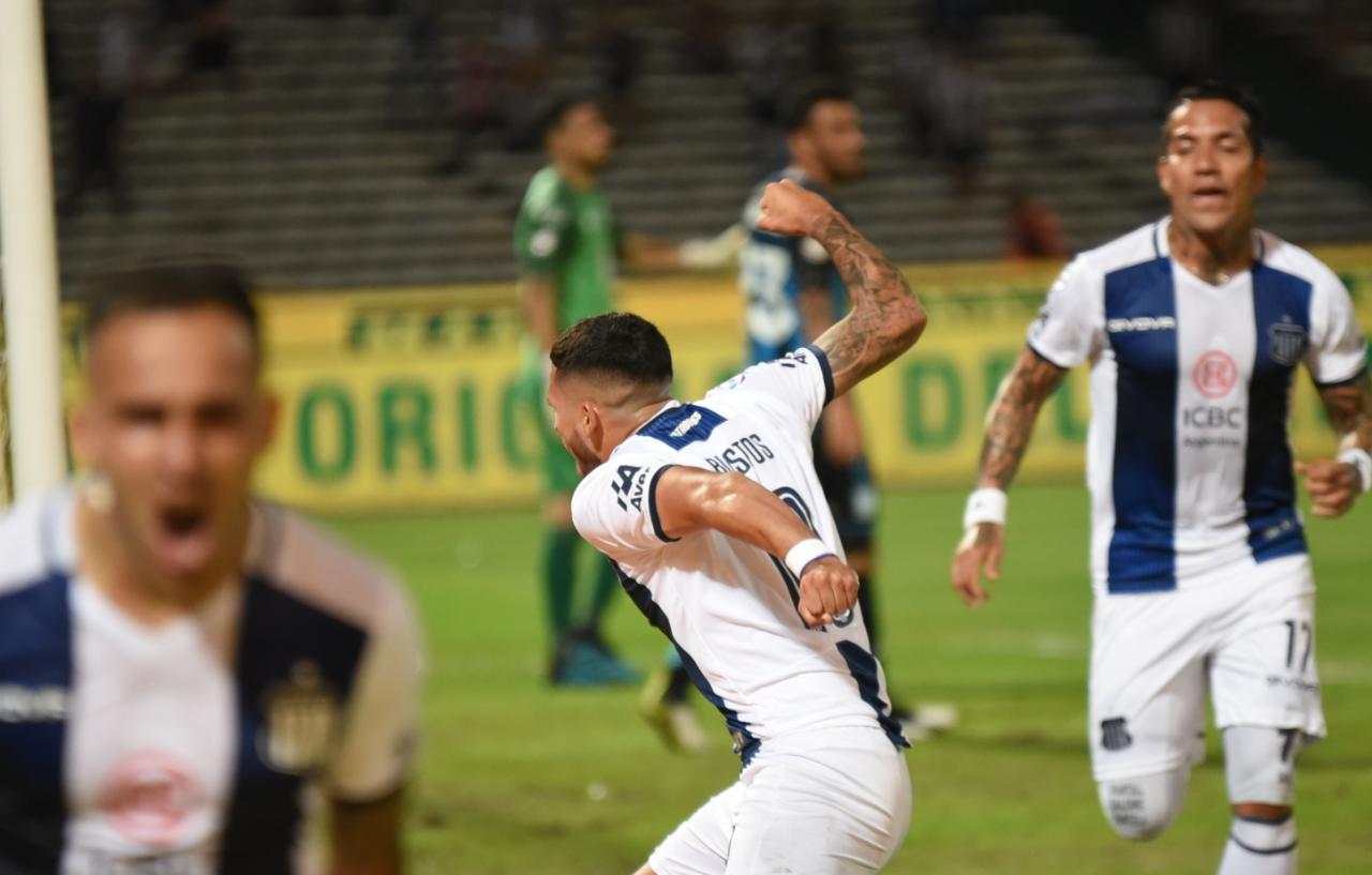 En un partido frenético, la T mereció más ante el último campeón. Foto: Lucio Casalla / ElDoce.tv