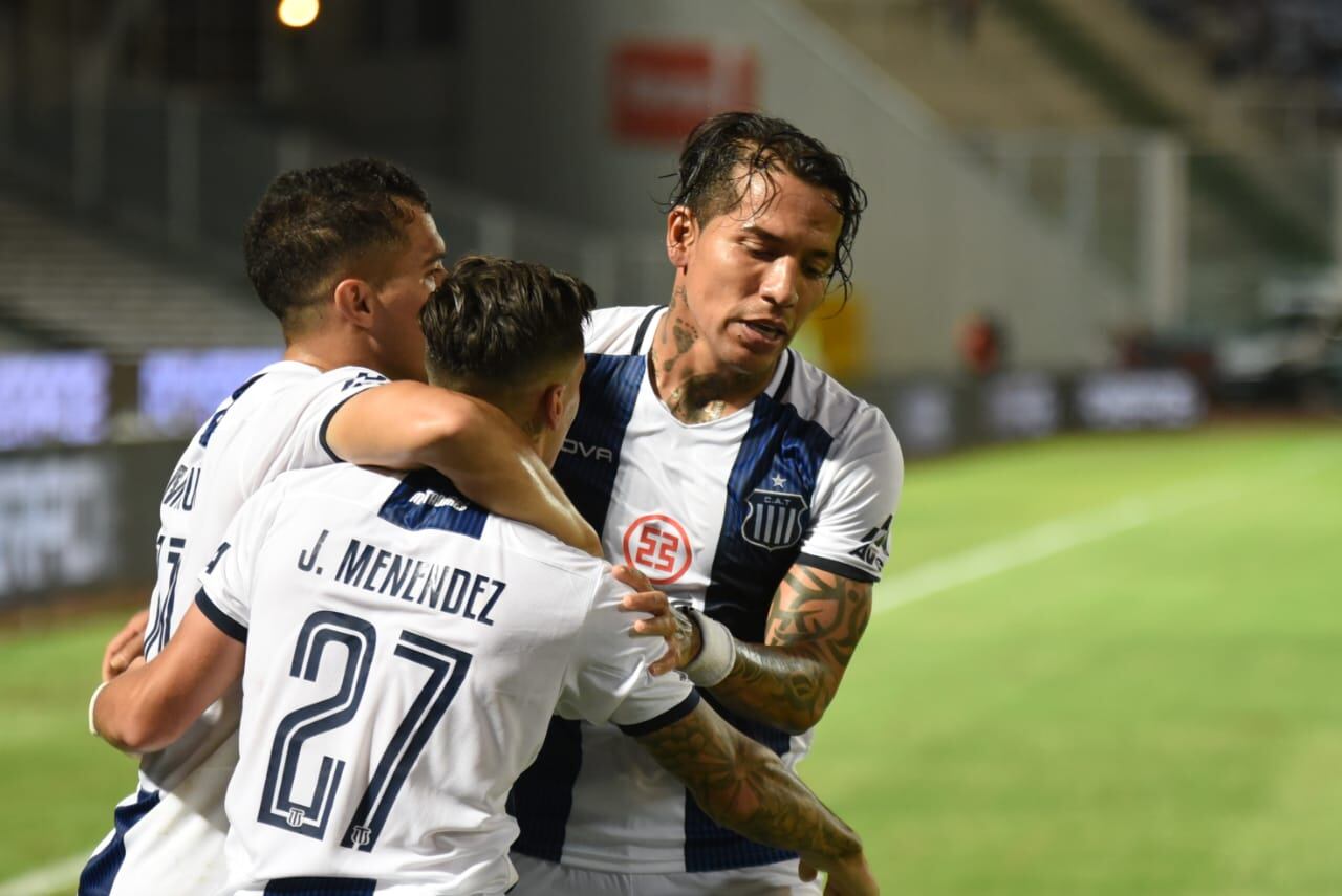 En un partido frenético, la T mereció más ante el último campeón. Foto: Lucio Casalla / ElDoce.tv