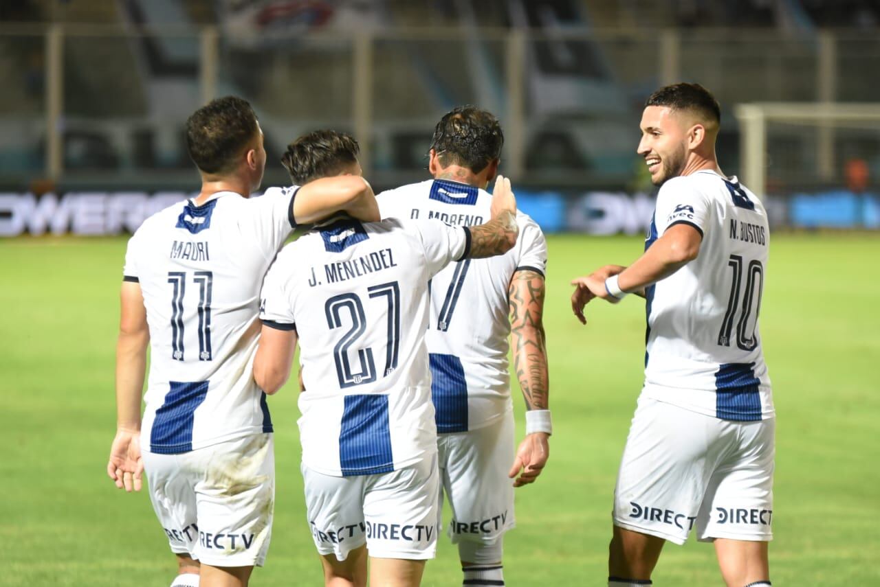 En un partido frenético, la T mereció más ante el último campeón. Foto: Lucio Casalla / ElDoce.tv