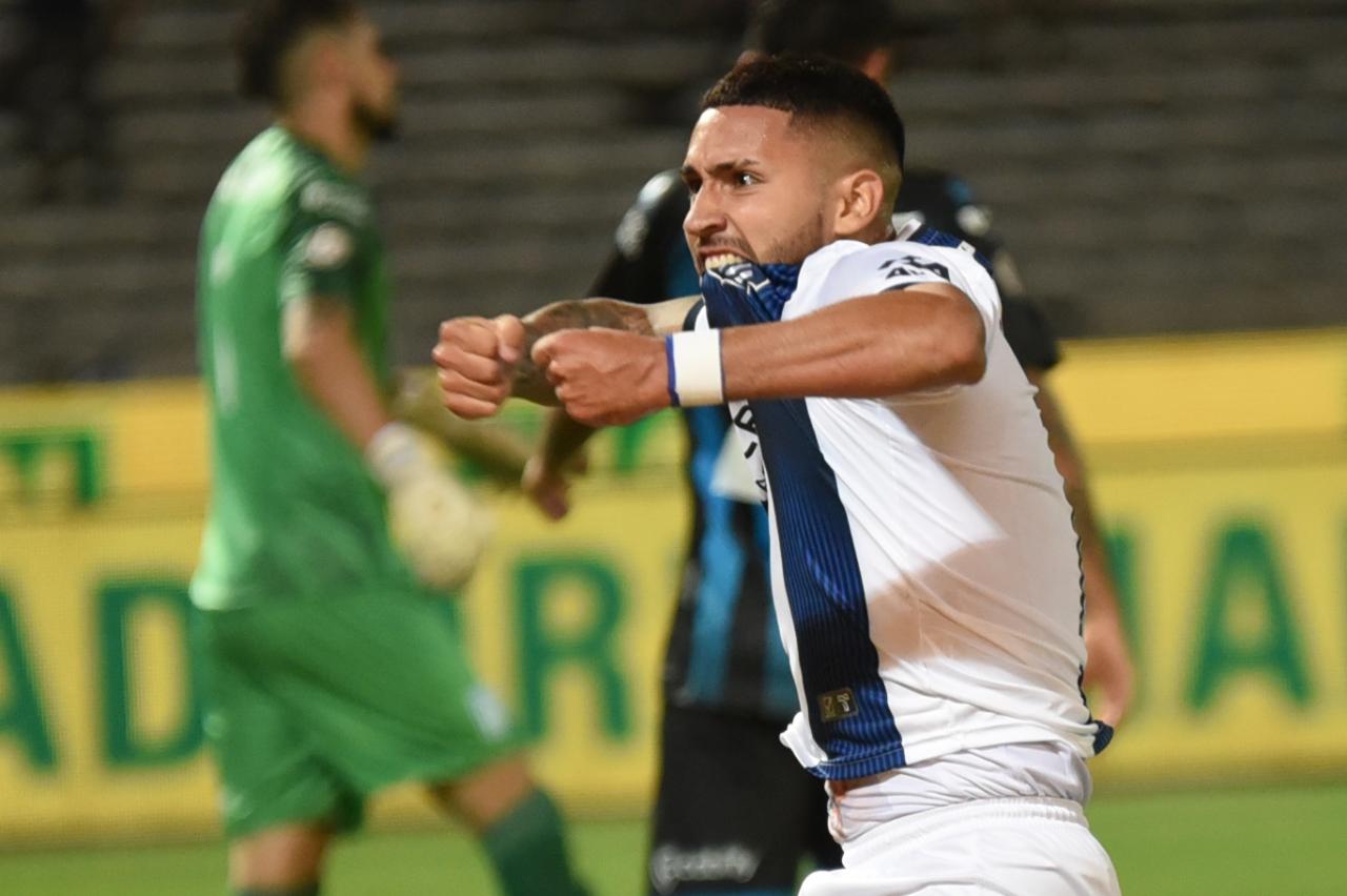 En un partido frenético, la T mereció más ante el último campeón. Foto: Lucio Casalla / ElDoce.tv