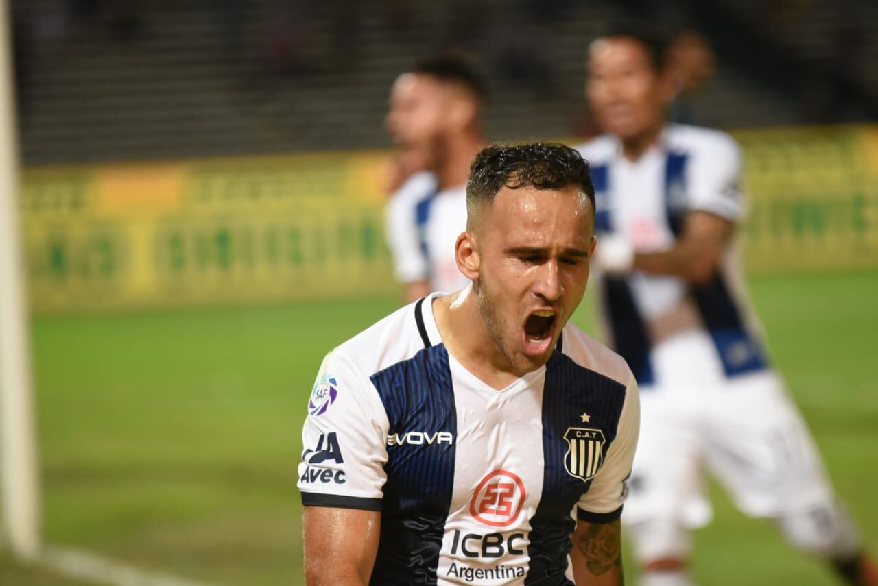 En un partido frenético, la T mereció más ante el último campeón. Foto: Lucio Casalla / ElDoce.tv