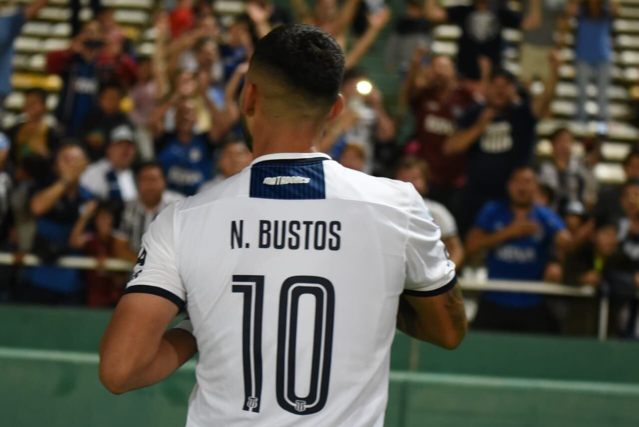 En un partido frenético, la T mereció más ante el último campeón. Foto: Lucio Casalla / ElDoce.tv