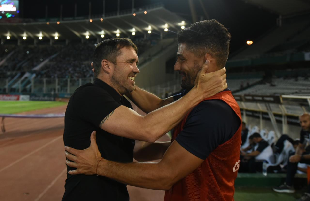 En un partido frenético, la T mereció más ante el último campeón. Foto: Lucio Casalla / ElDoce.tv