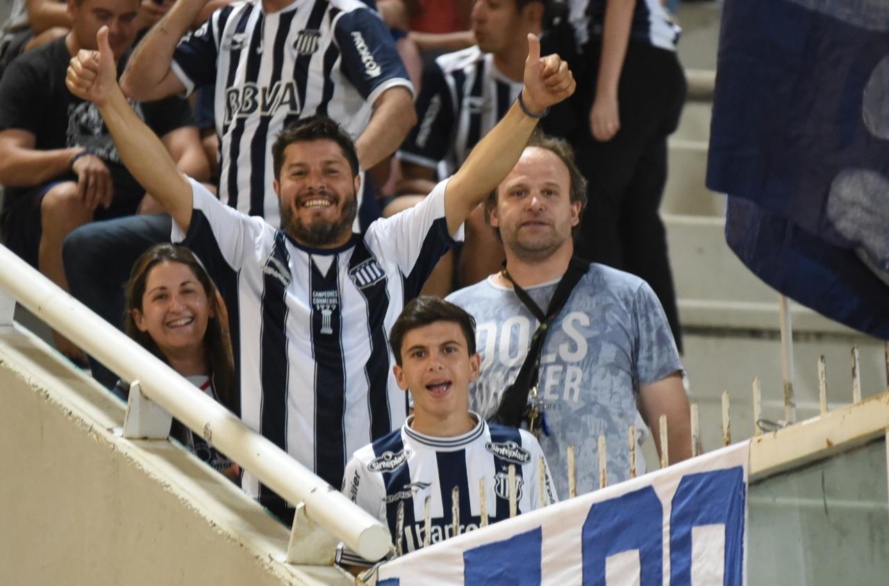 En un partido frenético, la T mereció más ante el último campeón. Foto: Lucio Casalla / ElDoce.tv