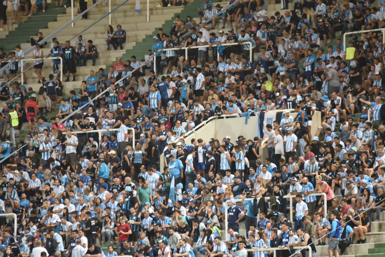 En un partido frenético, la T mereció más ante el último campeón. Foto: Lucio Casalla / ElDoce.tv