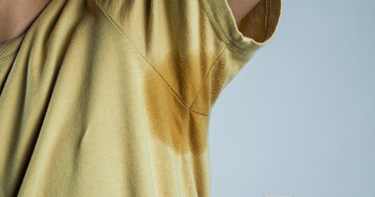 En verano, las manchas de transpiración son un problema recurrente.