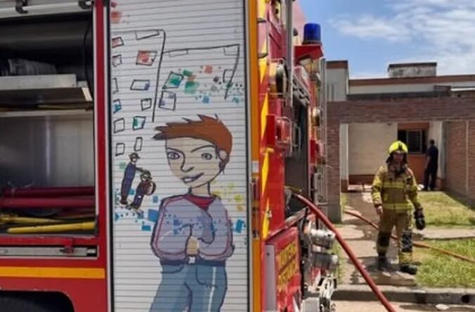 Encendió una vela para agradecerle a Dios que su hijo aprobó un examen y se incendió toda su casa