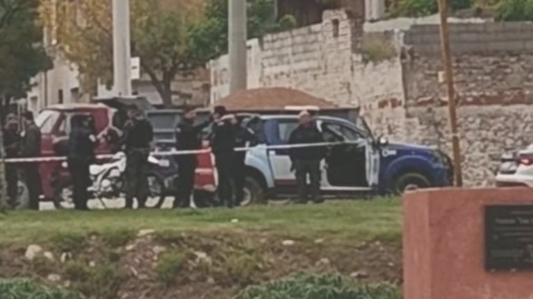 Encontraron el cuerpo de un anciano junto a un río en Cruz del Eje.
