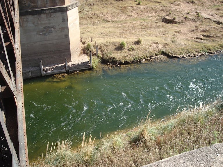 Encontraron el cuerpo de una mujer en el río Ctalamochita, a metros del Puente Negro de Río Tercero. 