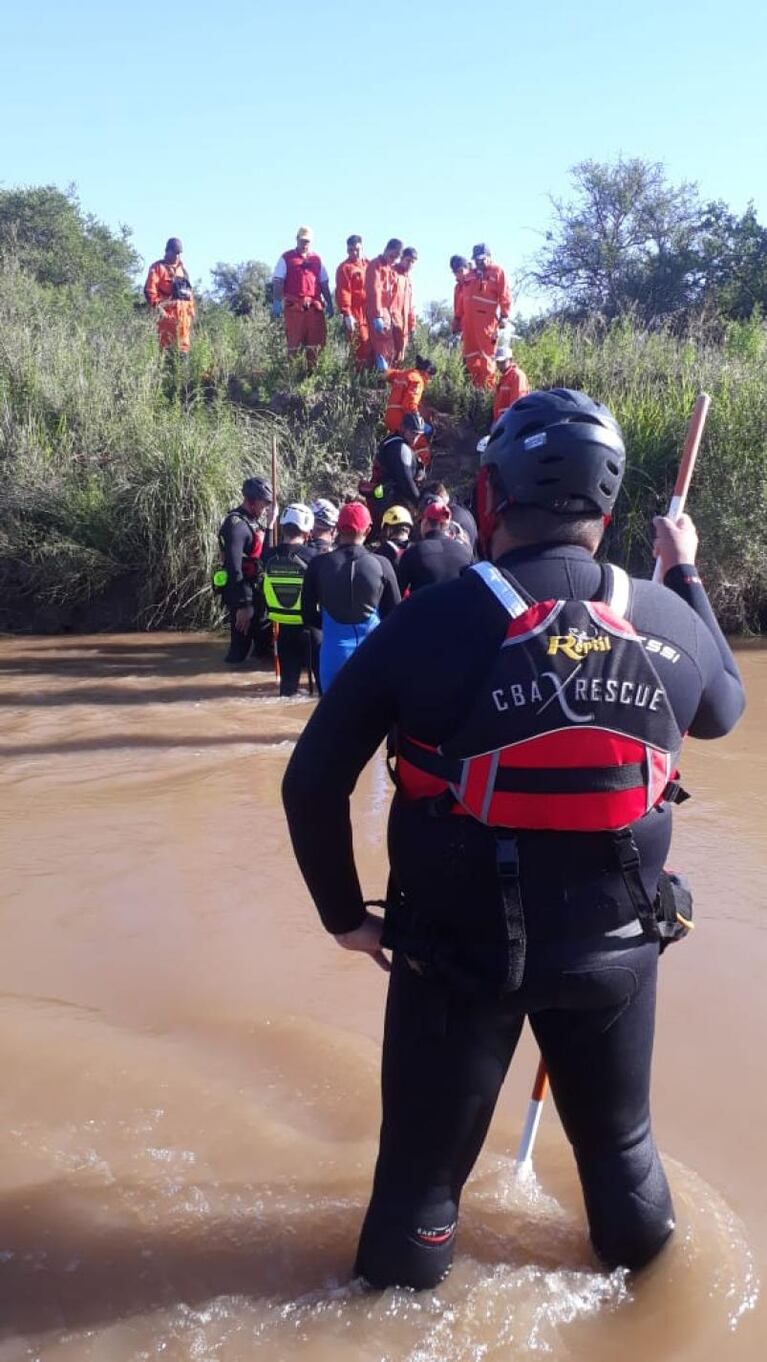 Encontraron el cuerpo del adolescente que cayó al río en Villa del Tránsito