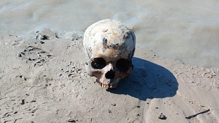 Encontraron huesos a la orilla de un río