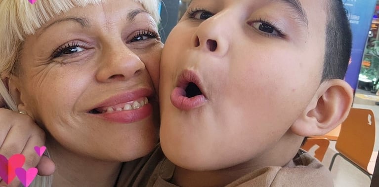 Encontraron muertos a una mujer y su hijo en un hotel.