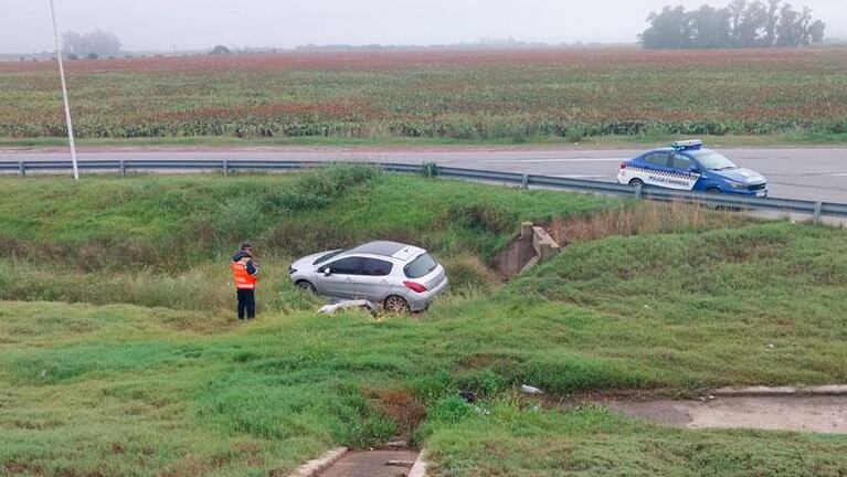 Encontraron un auto abandonado en la ruta con casi 100 kilos de marihuana