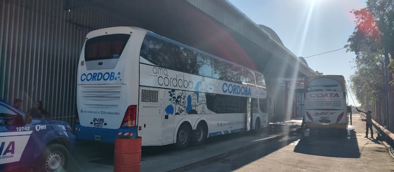 Encontraron un feto en un colectivo de larga distancia en Córdoba. (Foto /Prensa Policía de Córdoba)