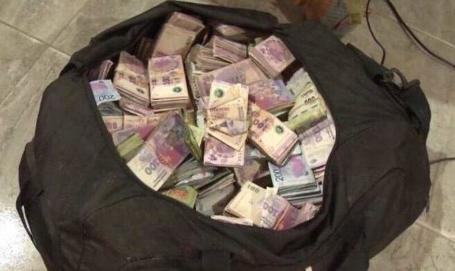 Encontró $18 millones, los devolvió y el gesto del dueño del dinero desató un caos: “Tacaño”