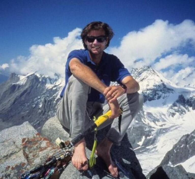 Encuentran "encapsulados en hielo" a dos montañistas perdidos hace 16 años