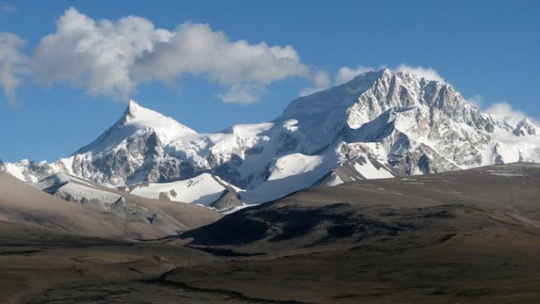 Encuentran "encapsulados en hielo" a dos montañistas perdidos hace 16 años