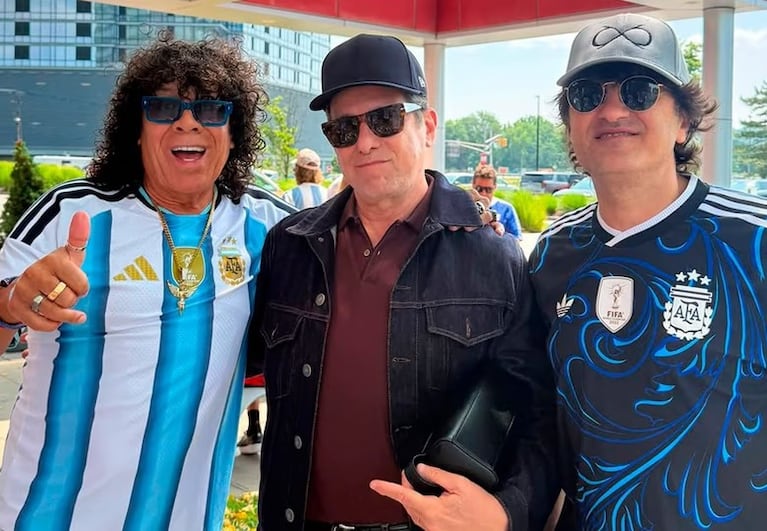 Encuentro de titanes: Carlos jiménez junto a Calamaro y Ciro.