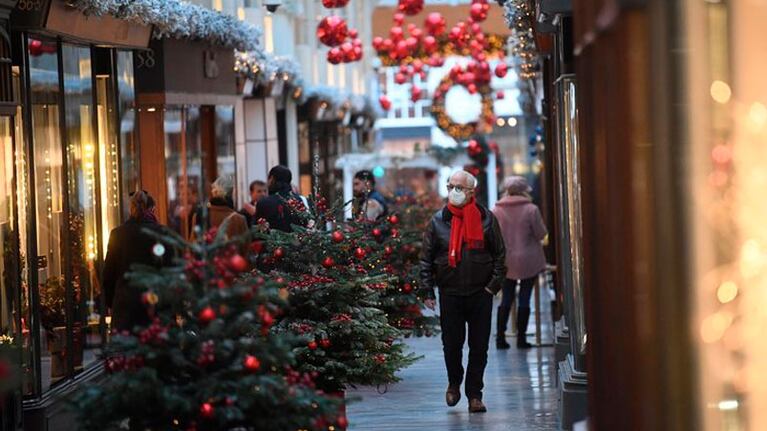 Endurecieron las restricciones en Londres y en el sur de Gran Bretaña por el aumento de casos de Covid-19. (Foto: Neil Hall)