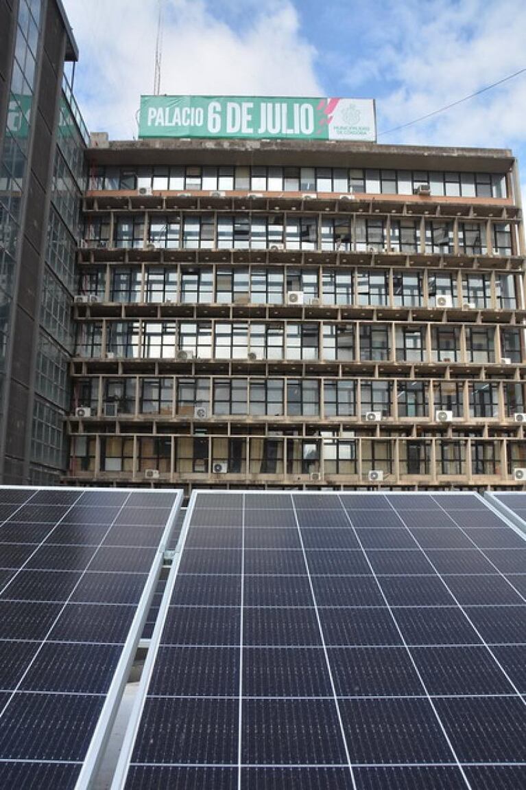 Energía renovable: 400 paneles solares alimentarán de energía a parte de la Municipalidad