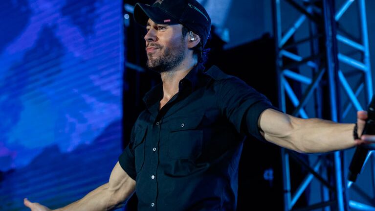 Enrique Iglesias polémico en un show.