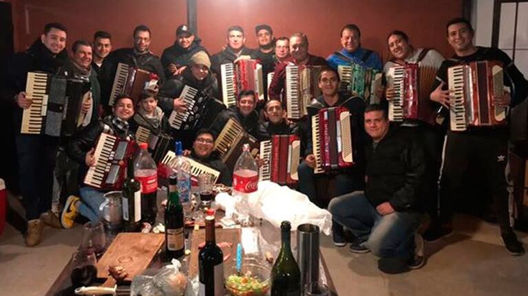 Entre acordeón y asado, los músicos celebraron su día