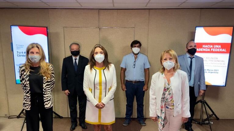 Entre los puntos centrales se destacan: generar políticas de cuidado que incluyan de manera prioritaria la protección especial de chicas y chicos.