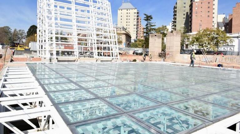 Entre otros problemas, en el futuro centro cultural se filtra agua.