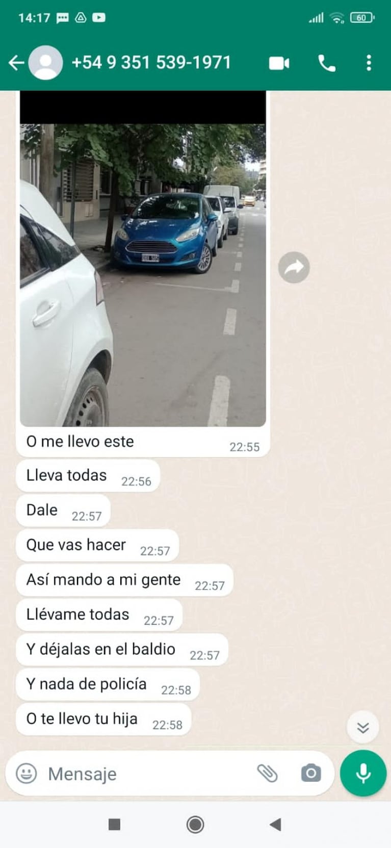 Entregó su colección de camisetas de Instituto porque lo extorsionaron con matar a su hija