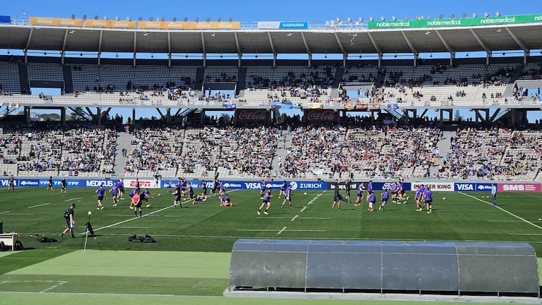 Entrenamiento de los Pumas en el Kempes (Foto: Francisco Arias)