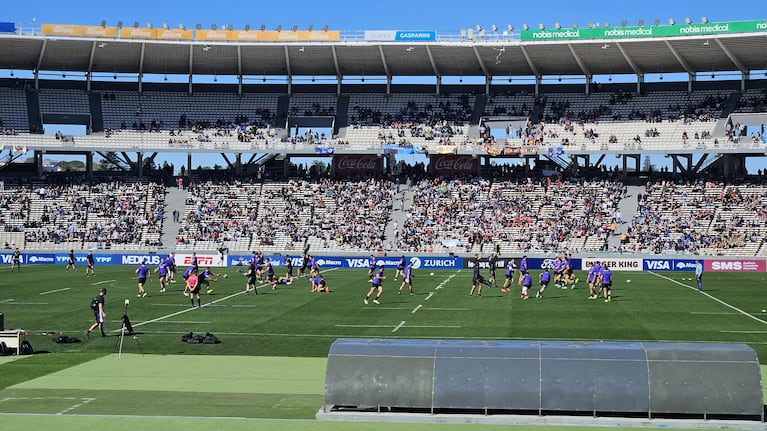 Entrenamiento de los Pumas en el Kempes (Foto: Francisco Arias)