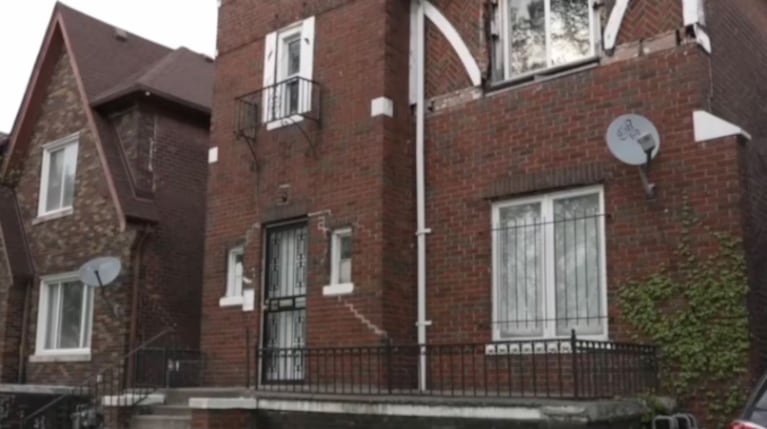 Entró a robar con su hija y la dejó abandonada adentro cuando los dueños lo descubrieron