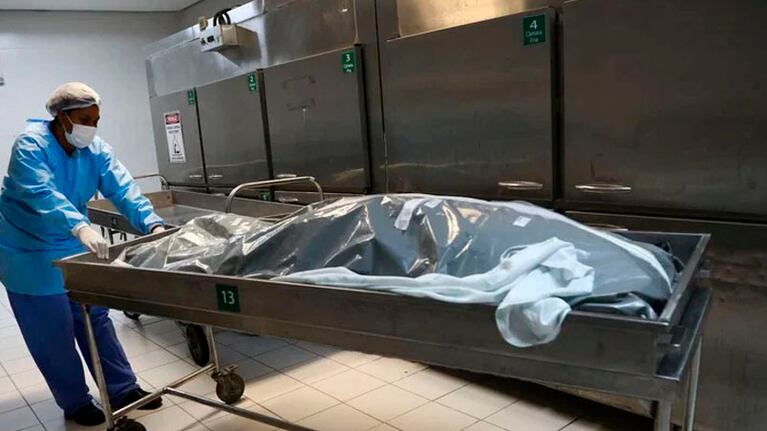 Enya Egbe vio el cuerpo, comenzó a gritar y salió corriendo del aula.