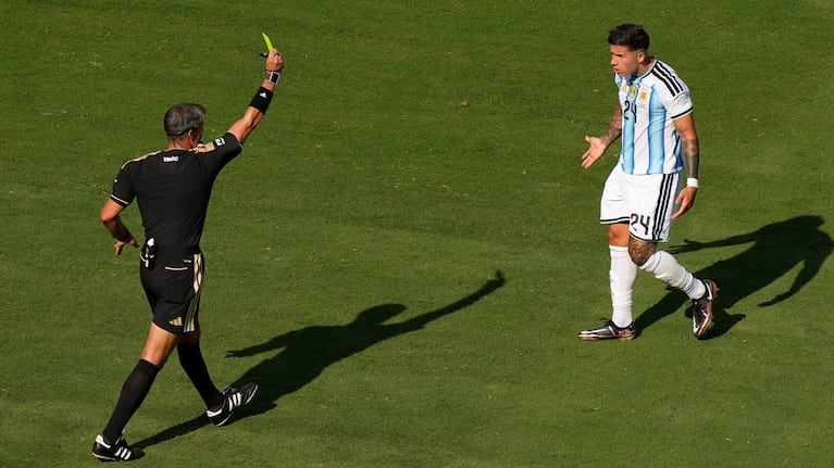 Enzo Fernández posteó tras la final. (AP Foto/Seth Wenig)