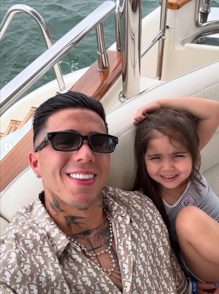 Enzo Fernández y Valu Cervantes la pasan bomba en Miami junto a sus hijos: el romántico posteo del jugador